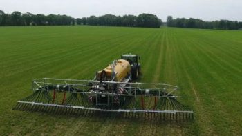 Навісна система для внесення рідкого гною